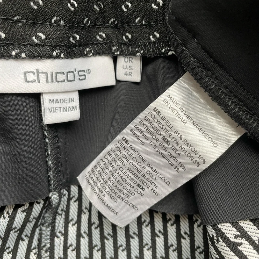 Chico’s Graphic Patterned Pants BlackWhite Size 4R Straight Leg Slimming Preppy - Picture 13 of 14